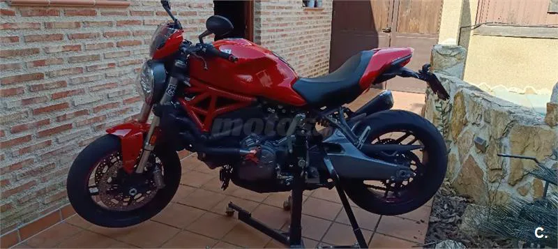 Ducati Monster 821 – Vista 3