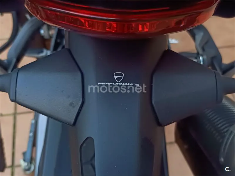Ducati Monster 821 - Vista 8