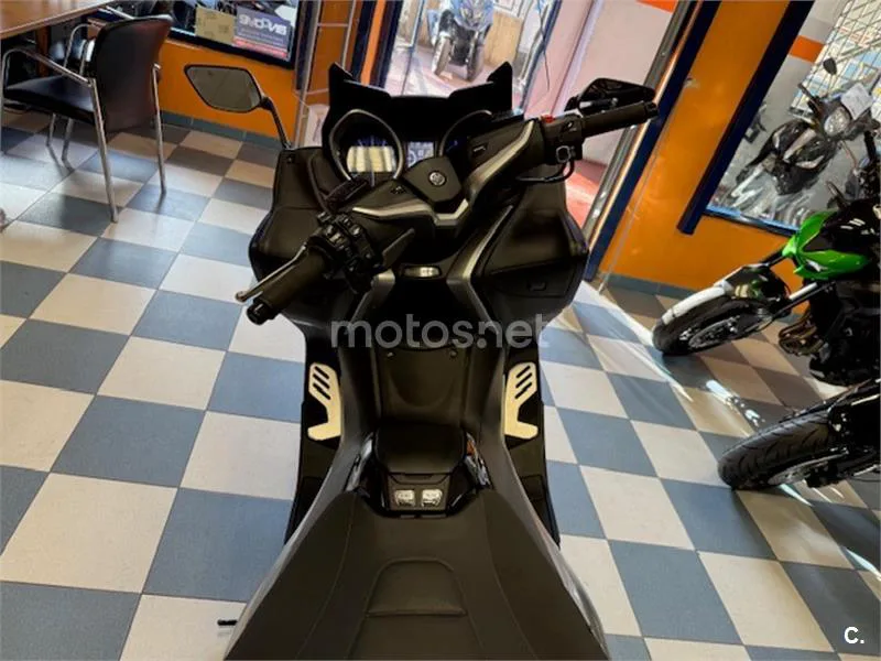 Yamaha TMAX 530 – Vista 12