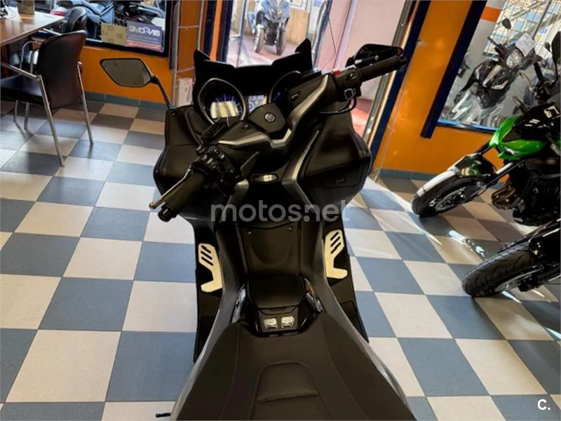 Yamaha TMAX 530 – Vista 15