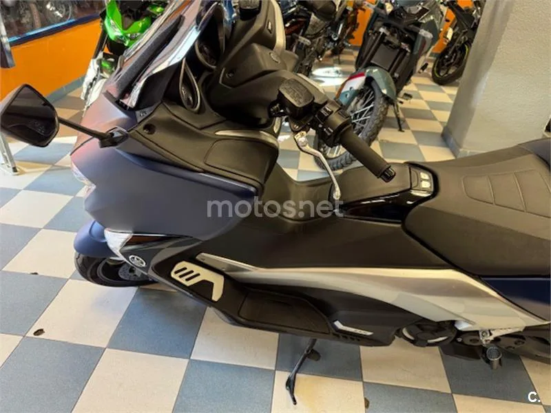 Yamaha TMAX 530 – Vista 18
