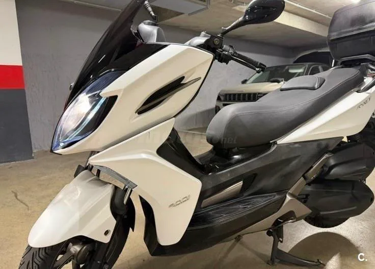 Kymco K-XCT 300i – Vista 2