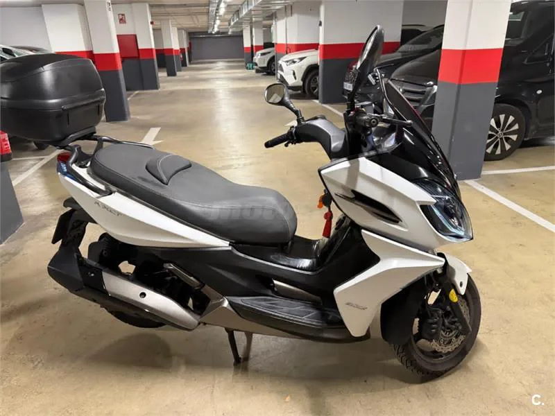 Kymco K-XCT 300i – Vista 7