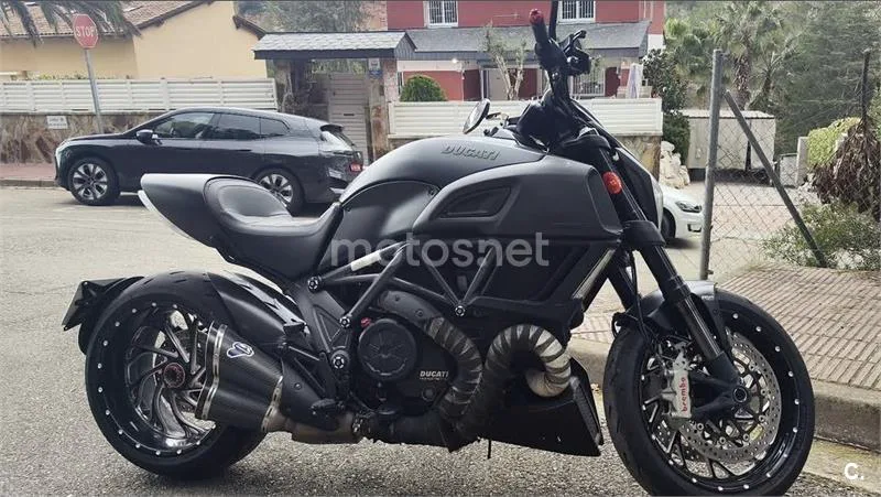 Ducati Diavel – Vista 3