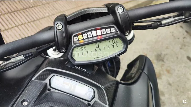 Ducati Diavel – Vista 6