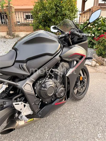 Honda CBR 650 R – Vista 7