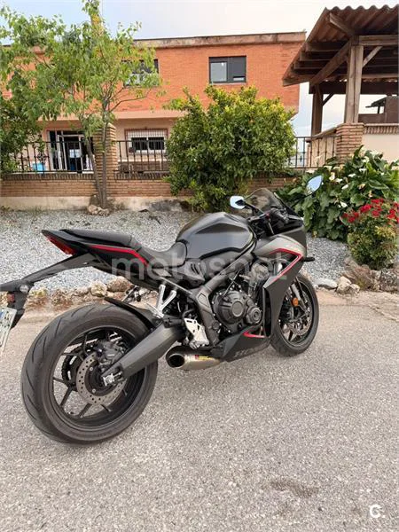 Honda CBR 650 R – Vista 8