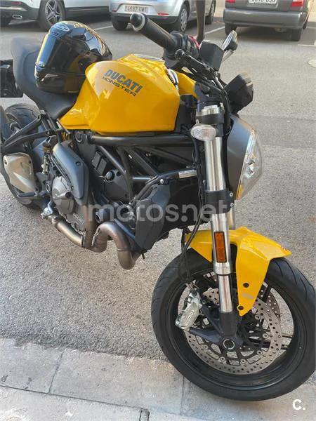 Ducati Monster 821 – Vista 2
