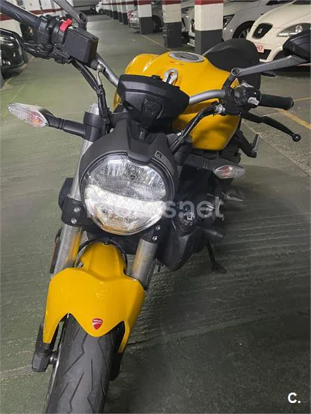 Ducati Monster 821 – Vista 4