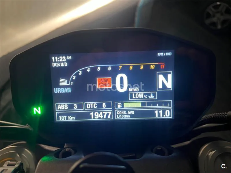 Ducati Monster 821 - Vista 9