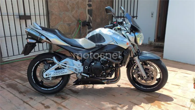 Suzuki GSR 600 – Vista 11