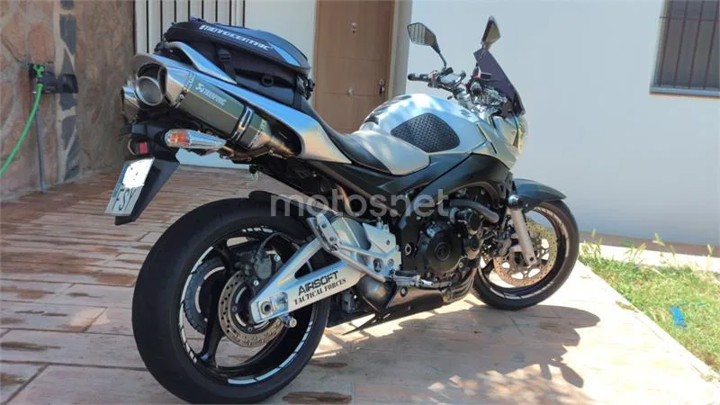 Suzuki GSR 600 – Vista 3