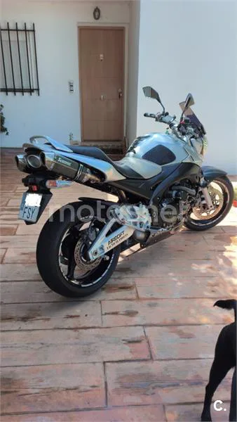 Suzuki GSR 600 – Vista 4
