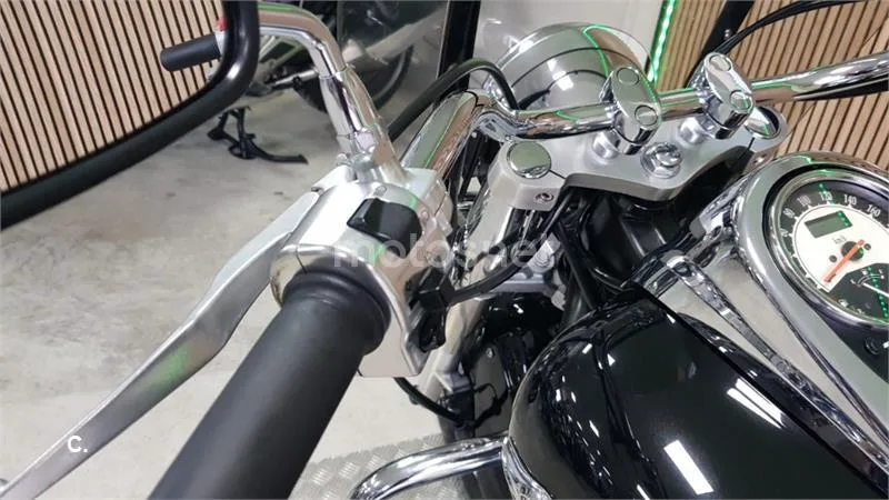 Kawasaki VN 900 Classic – Vista 32