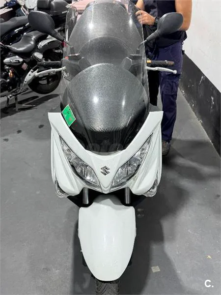 Suzuki Burgman 125 – Vista 3