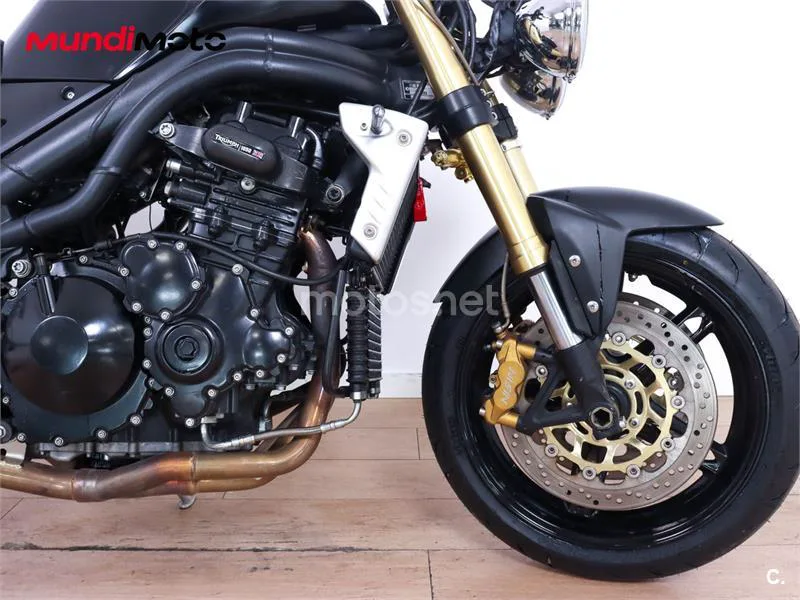 Triumph Speed Triple – Vista 21
