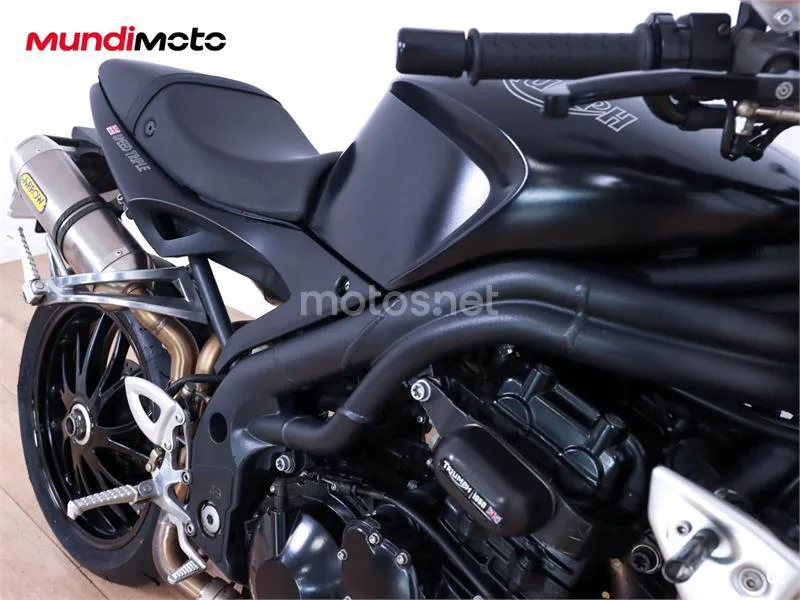 Triumph Speed Triple – Vista 22