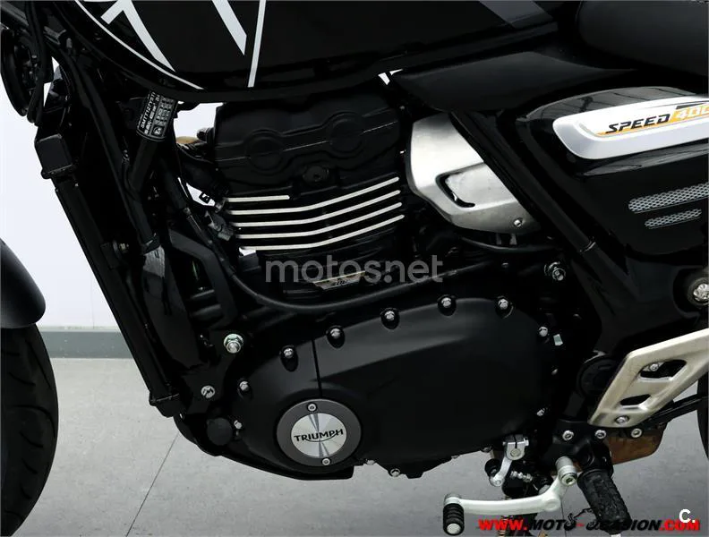 Triumph Speed 400 – Vista 9