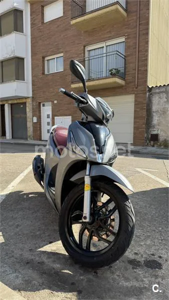 Kymco People S 125 – Vista 2
