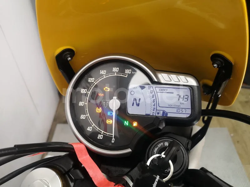 Triumph Scrambler 400 XC – Vista 10