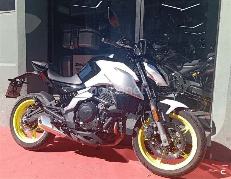 CFMOTO 650NK – Vista 3