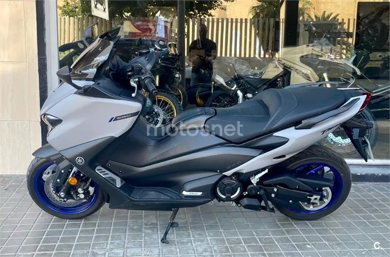 Yamaha TMAX – Vista 3