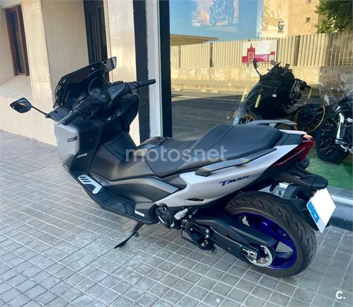 Yamaha TMAX – Vista 4