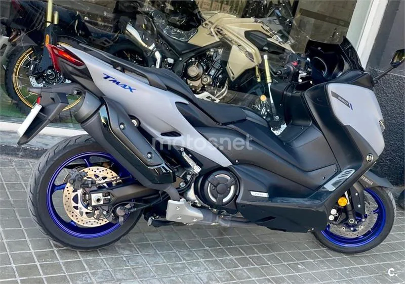 Yamaha TMAX – Vista 5