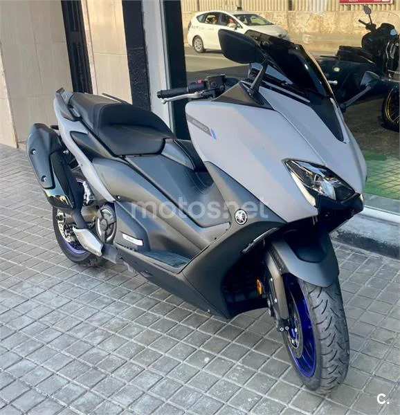 Yamaha TMAX – Vista 6