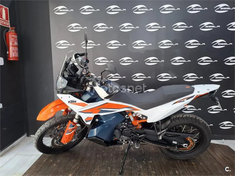 KTM 890 – Vista 12