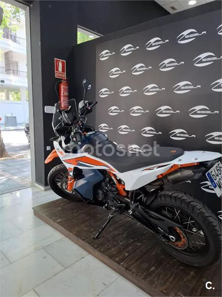 KTM 890 – Vista 13