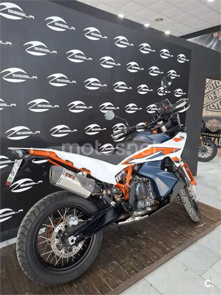 KTM 890 – Vista 3