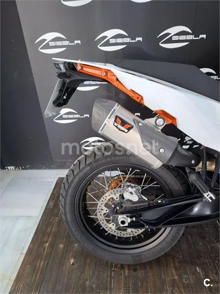 KTM 890 – Vista 6