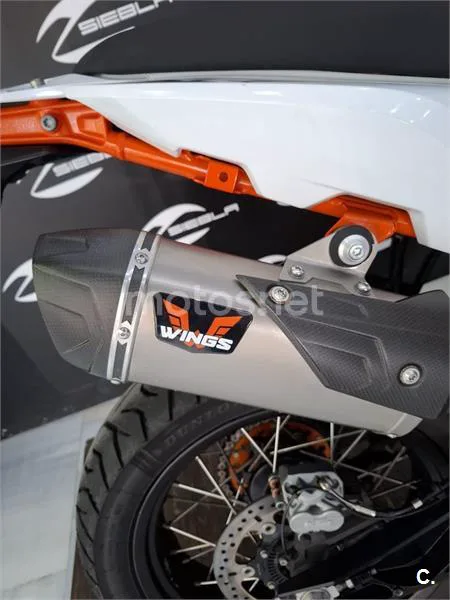 KTM 890 – Vista 7