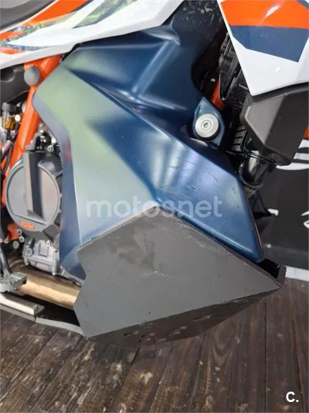 KTM 890 – Vista 8
