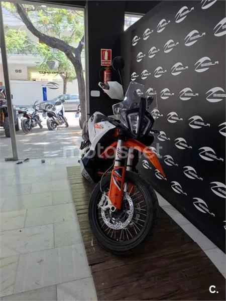 KTM 890 – Vista 10
