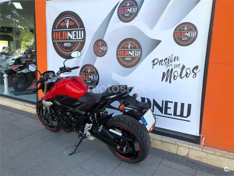 Suzuki GSR 750 – Vista 12