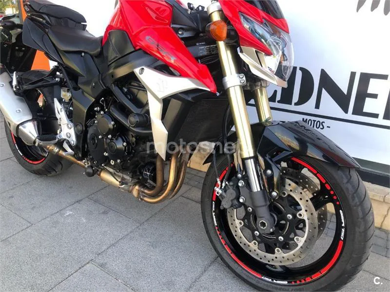 Suzuki GSR 750 – Vista 3