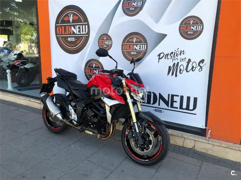 Suzuki GSR 750 – Vista 4