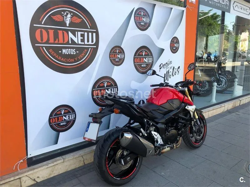 Suzuki GSR 750 – Vista 6