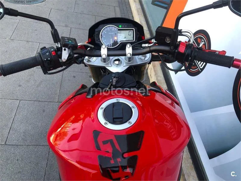 Suzuki GSR 750 – Vista 10