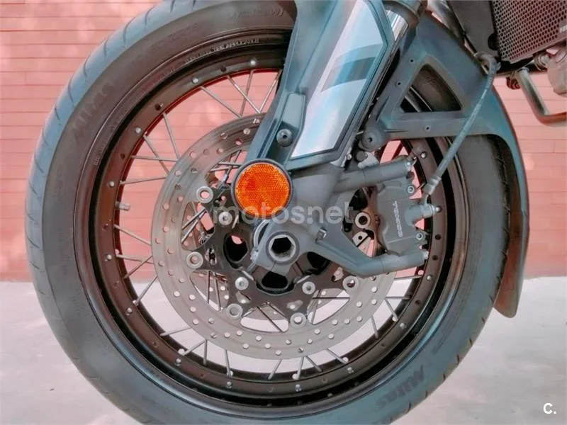 Suzuki V-Strom 1000 XT – Vista 15