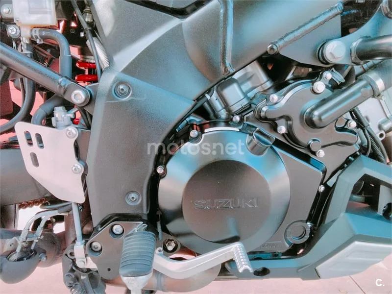 Suzuki V-Strom 1000 XT – Vista 25