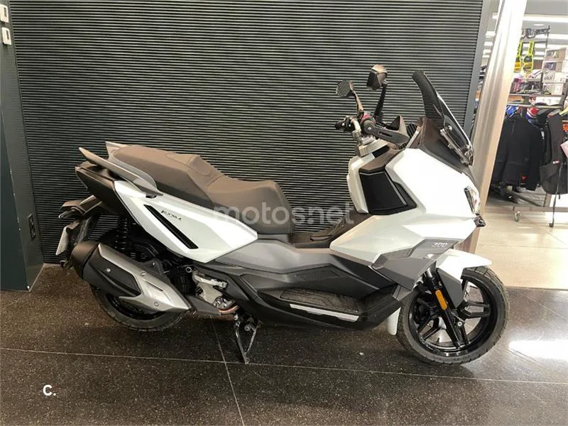 SYM ADX 300 – Vista 3