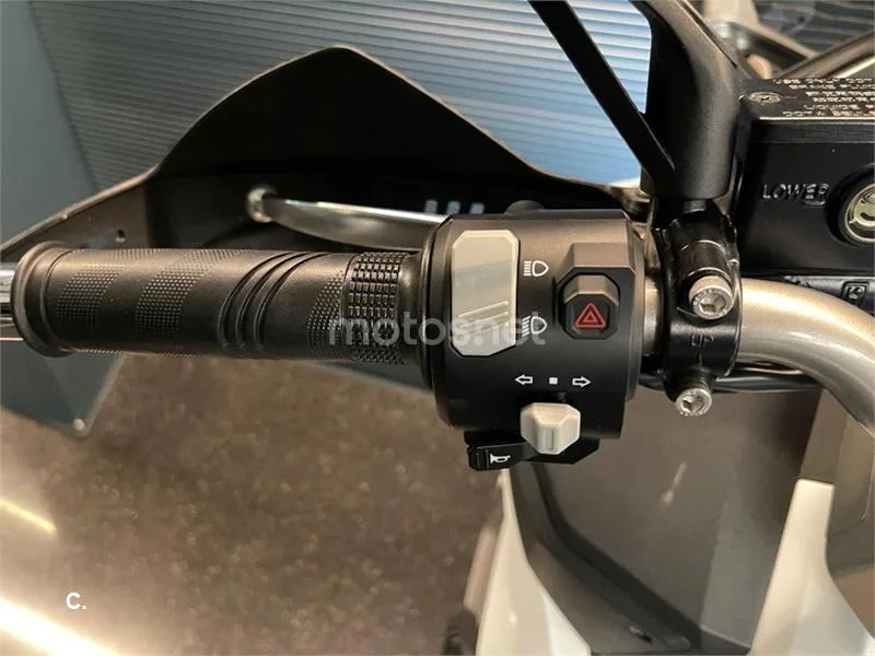 SYM ADX 300 – Vista 8