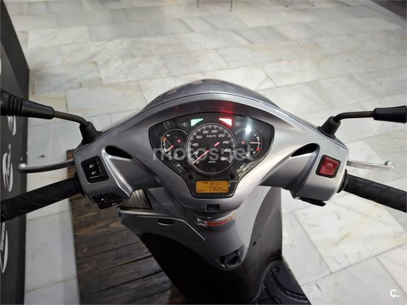 Honda SH 300i – Vista 4