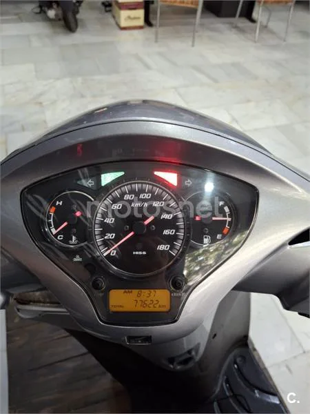 Honda SH 300i – Vista 5
