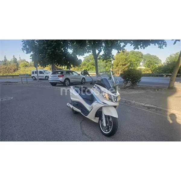Piaggio X10 500 – Vista 3