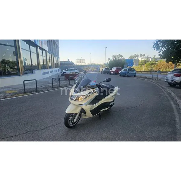 Piaggio X10 500 – Vista 4