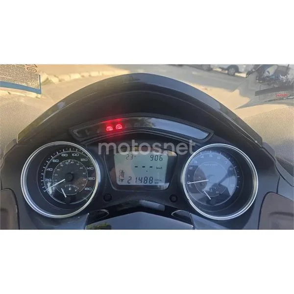 Piaggio X10 500 – Vista 5